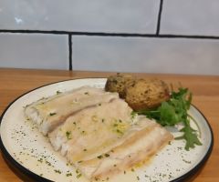 Corvina con brócoli y calabaza Corvina con brócoli y calabaza