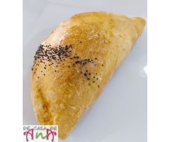 Empanada cebolla caramelizada y queso Empanada cebolla caramelizada y queso